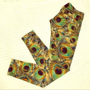 Onzie “Charley” leggings. Peacock print